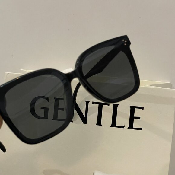 Gentle Monster Bold Black Sunglasses Gold Accent Viral Style